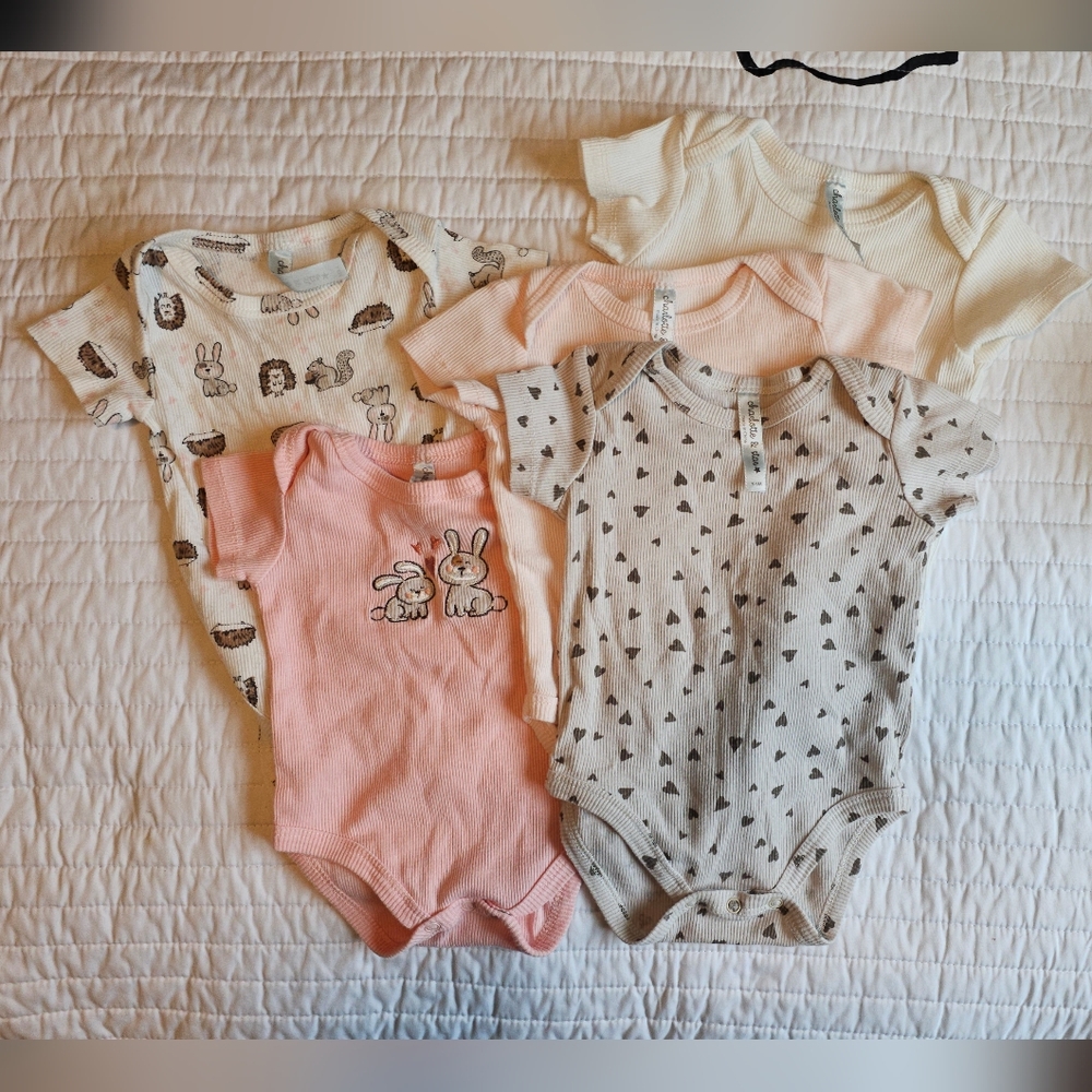 5/$20 Charlotte & Star Short sleeve onesie set of 5, Size 3-6M